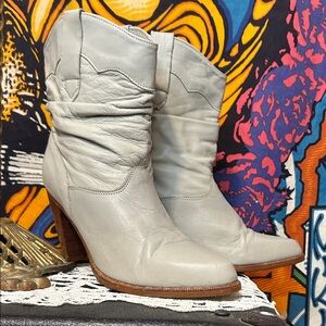 Vintage 1980 Frye Light Gray Leather Heeled Boots